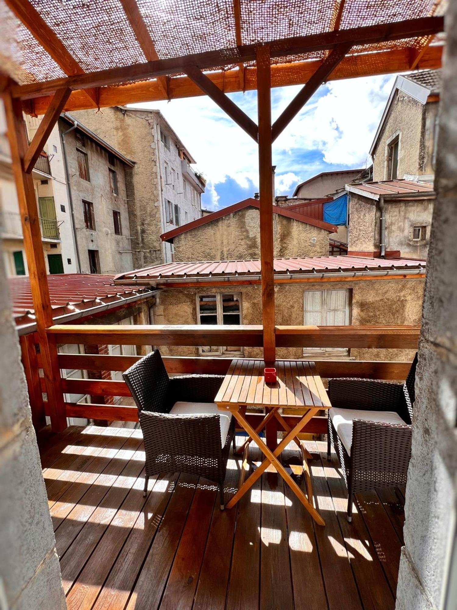 Maison Lamartine - Plein Centre-Ville Avec Garage & Jeux Сен-Клод Екстериор снимка